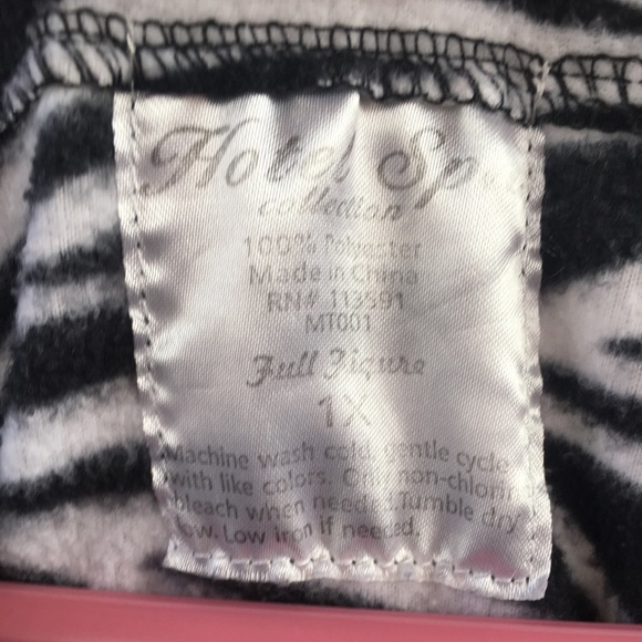 Woman’s soft Zebra🦓 night shirt - Picture 4 of 7